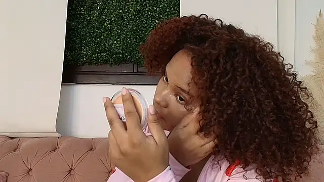 nataly velez online show from 11-19-25, 05:13