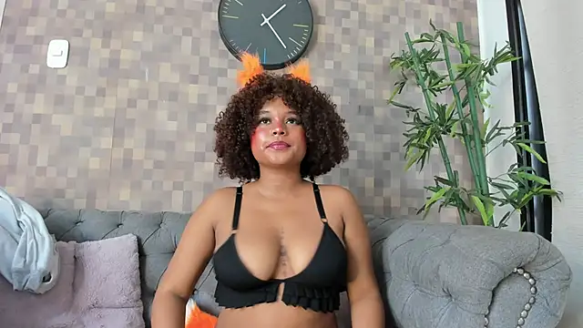 nataly velez online show from 10-31-25, 07:43