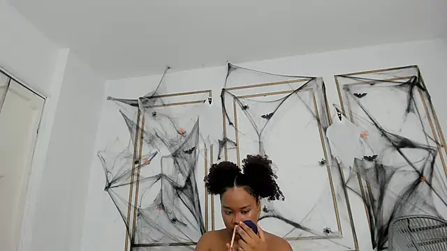 nataly velez online show from 10-25-25, 07:14