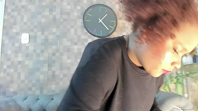 nataly velez online show from 10-18-25, 07:27