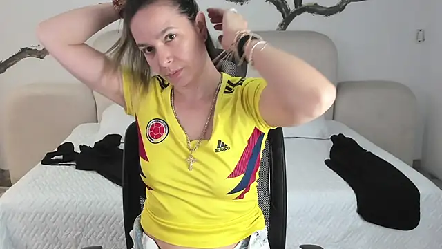 Snapshot of BridgetRodriguez chatting on 03-20-25, 01:37 BridgetRodriguez online show from 03-20-25, 01:37