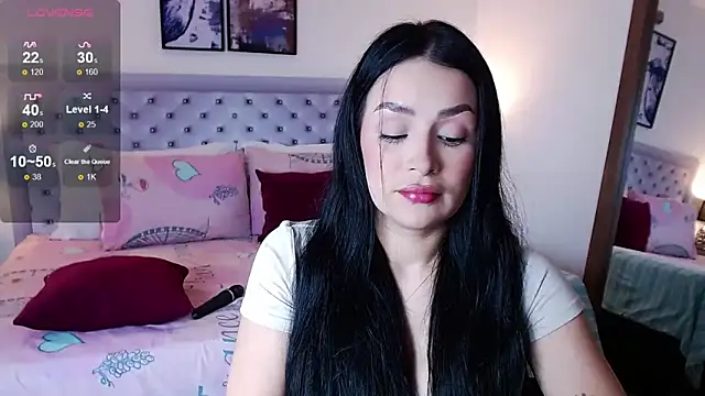 Snapshot of sarascottt chatting on 12-19-24, 05:29 sarascottt online show from 12-19-24, 05:29