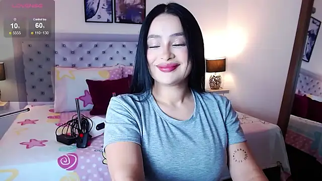 Snapshot of sarascottt chatting on 10-04-25, 03:35 sarascottt online show from 10-04-25, 03:35