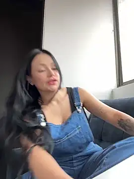 Snapshot of sarascottt chatting on 02-10-25, 02:26 sarascottt online show from 02-10-25, 02:26