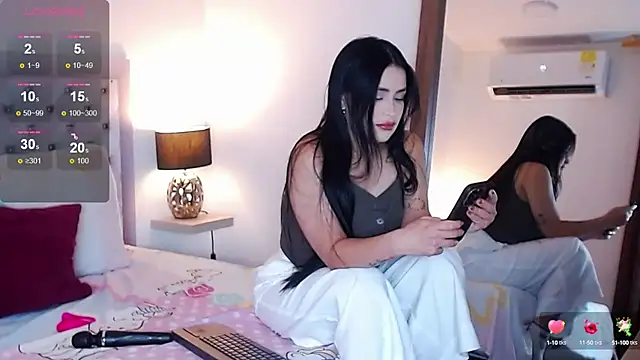 Snapshot of sarascottt chatting on 09-10-25, 03:22 sarascottt online show from 09-10-25, 03:22