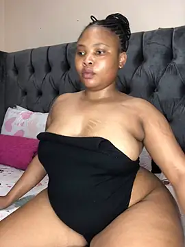 Snapshot of Anaelle24 chatting on 02-21-26, 06:26 Anaelle24 online show from 02-21-26, 06:26