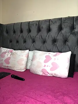 Snapshot of Anaelle24 chatting on 02-14-26, 06:46 Anaelle24 online show from 02-14-26, 06:46