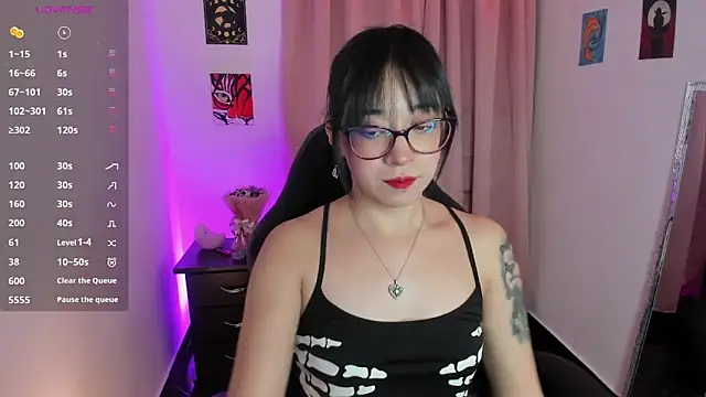 Snapshot of indra_cam chatting on 09-20-25, 03:11 indra cam online show from 09-20-25, 03:11