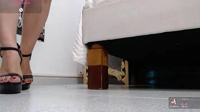 EvaBellucci  online show from 10-28-25, 12:37