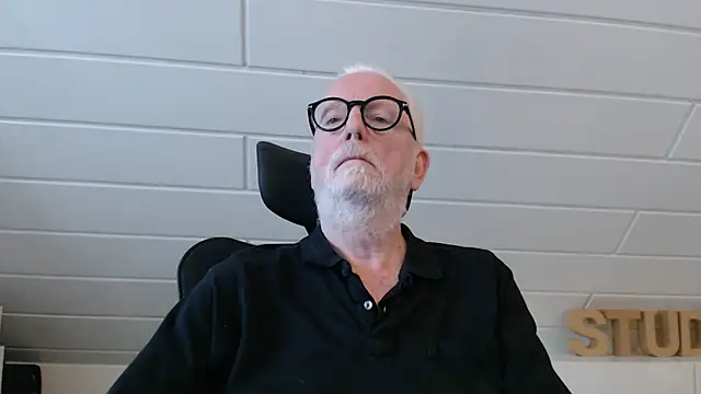 Greyhound70 online show from 09-16-25, 08:04