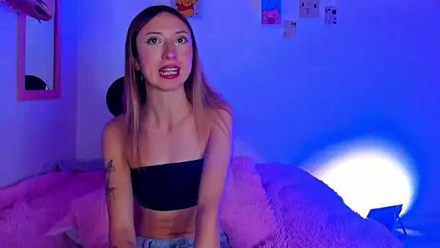 Snapshot of Imsophie_collins chatting on 11-30-25, 05:30 Imsophie collins online show from 11-30-25, 05:30