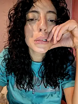 Snapshot of Sweet-diamondxxx chatting on 10-23-25, 05:33 Sweet-diamondxxx online show from 10-23-25, 05:33
