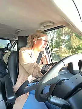 EmyLana online show from 10-19-25, 07:44