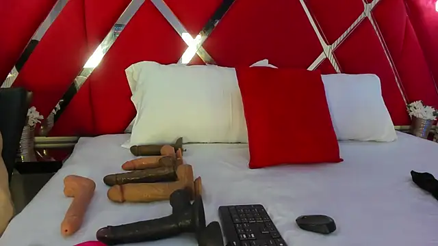 SusanCouper online show from 05-07-26, 03:44