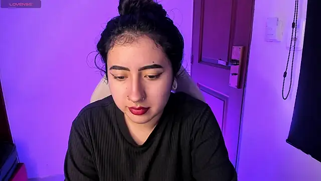 Snapshot of larissa01_ chatting on 09-28-25, 03:35 larissa01 online show from 09-28-25, 03:35