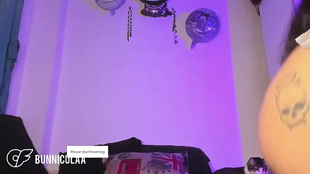 Snapshot of larissa01_ chatting on 02-12-26, 04:18 larissa01 online show from 02-12-26, 04:18