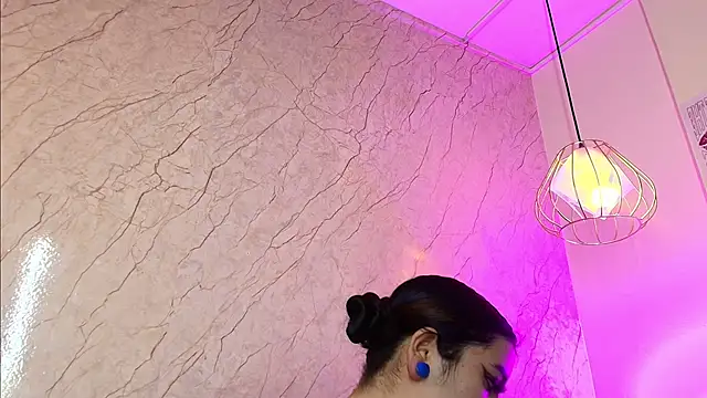 Snapshot of larissa01_ chatting on 10-01-25, 03:33 larissa01 online show from 10-01-25, 03:33