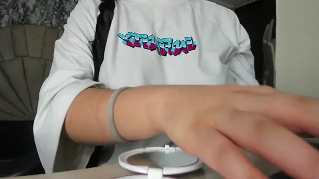 Snapshot of larissa01_ chatting on 03-14-25, 02:31 larissa01 online show from 03-14-25, 02:31