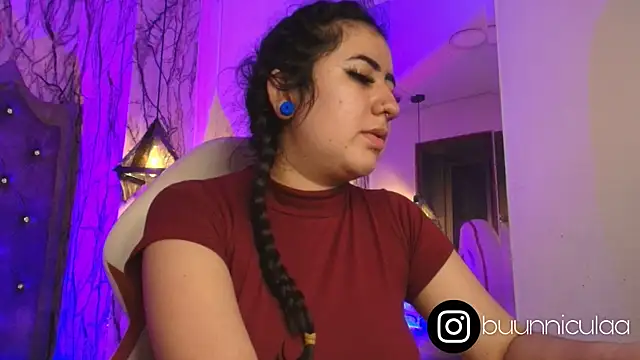 Snapshot of larissa01_ chatting on 09-10-25, 02:21 larissa01 online show from 09-10-25, 02:21