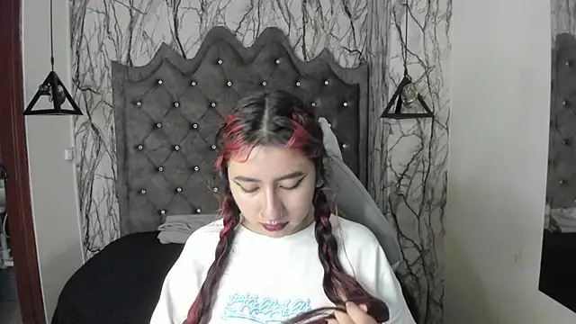 Snapshot of larissa01_ chatting on 03-01-25, 03:21 larissa01 online show from 03-01-25, 03:21