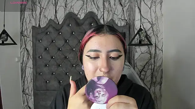 Snapshot of larissa01_ chatting on 02-25-25, 03:20 larissa01 online show from 02-25-25, 03:20