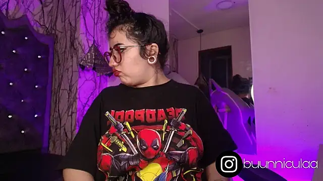 Snapshot of larissa01_ chatting on 10-04-25, 03:30 larissa01 online show from 10-04-25, 03:30