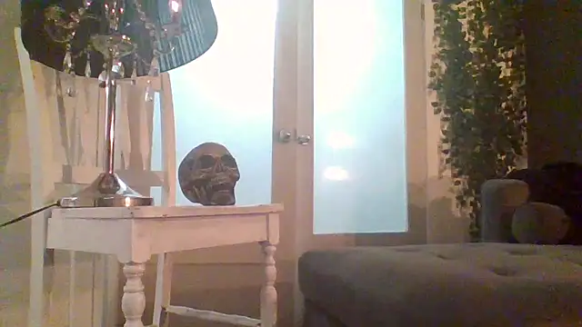 Audrey hotty online show from 10-30-25, 10:50