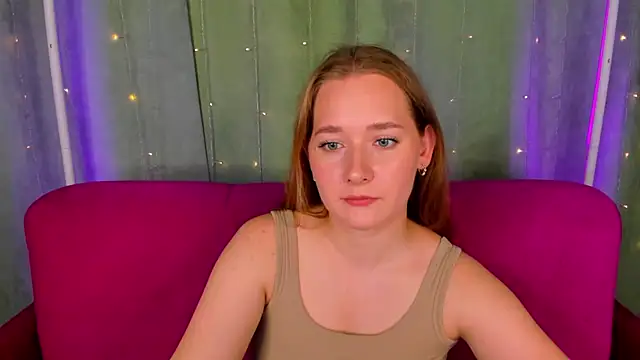 Snapshot of AlinaVice chatting on 06-11-26, 03:03 AlinaVice online show from 06-11-26, 03:03