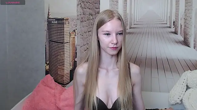 Cutieblondegirl online show from 07-26-26, 05:36