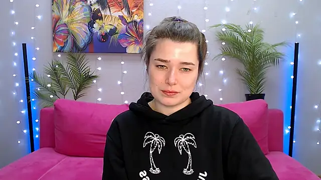 Snapshot of _Sun_Shy_ chatting on 02-06-25, 01:10 Sun Shy online show from 02-06-25, 01:10