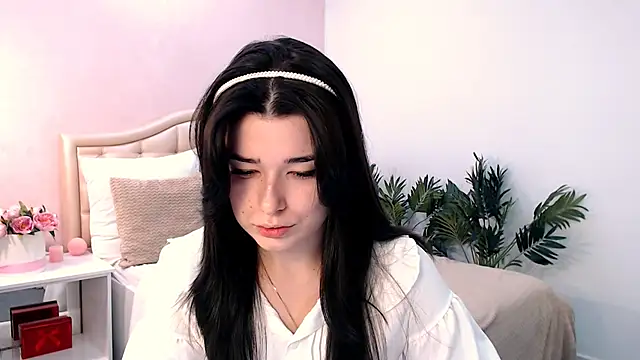 Snapshot of _Sun_Shy_ chatting on 10-15-25, 09:28 Sun Shy online show from 10-15-25, 09:28