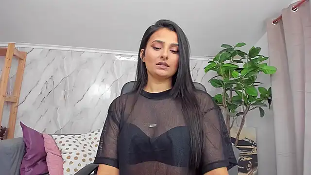 Snapshot of JennaPrice chatting on 10-13-25, 02:40 JennaPrice online show from 10-13-25, 02:40
