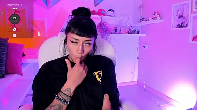 Valkiria ponce online show from 11-27-25, 05:41