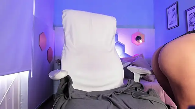 Valkiria ponce online show from 03-18-25, 04:39