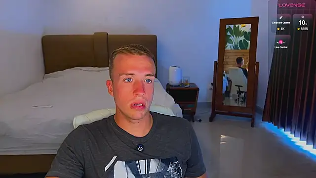 Snapshot of tommy_cumfinger chatting on 09-26-25, 03:46 tommy cumfinger online show from 09-26-25, 03:46