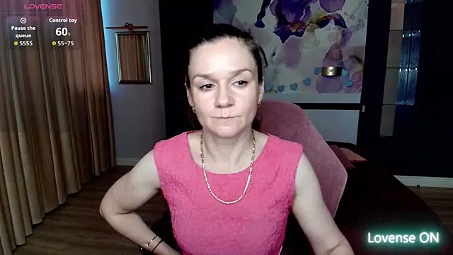 Snapshot of AriaGray chatting on 06-19-26, 02:28 AriaGray online show from 06-19-26, 02:28