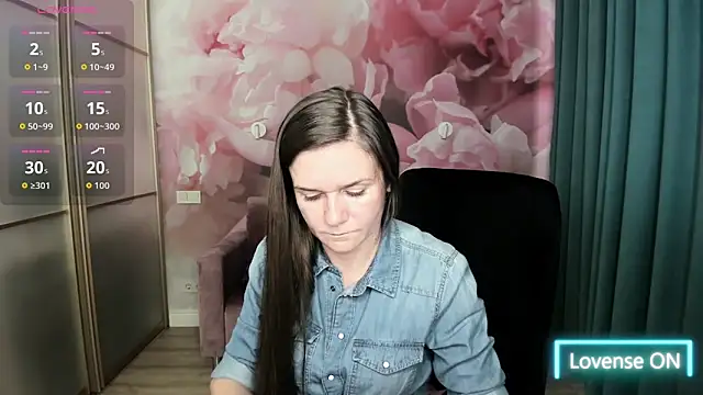 AriaGray online show from 10-30-25, 01:53