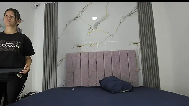 Snapshot of FerneyManti chatting on 06-17-26, 02:27 FerneyManti online show from 06-17-26, 02:27