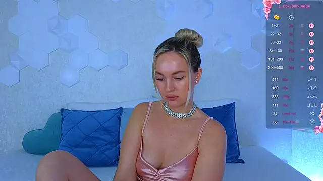 Lynna Sparks online show from 09-25-25, 03:23