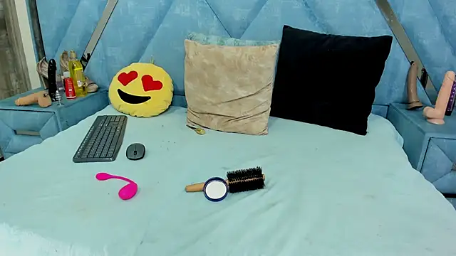 Aura love69 online show from 04-11-26, 07:56