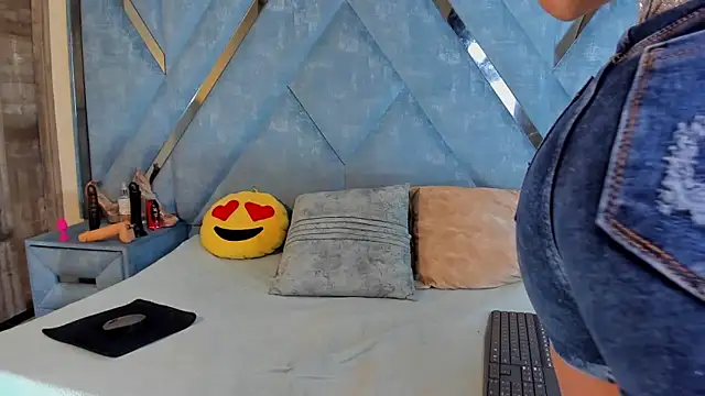 Aura love69 online show from 02-22-26, 05:43