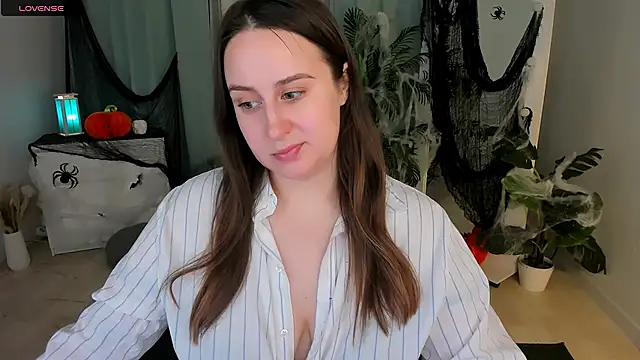 Snapshot of Lattea chatting on 10-24-25, 10:58 Lattea online show from 10-24-25, 10:58