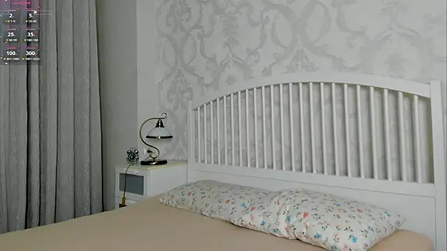 Eva  Lewis online show from 06-10-26, 04:46