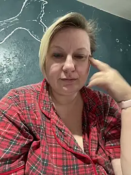 CuteHanna online show from 12-18-25, 08:30