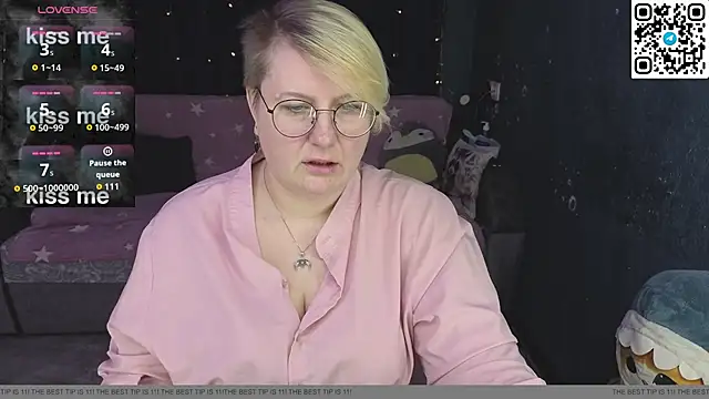 CuteHanna online show from 05-27-26, 07:10