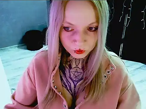 Snapshot of InesGold chatting on 10-02-25, 08:18 InesGold online show from 10-02-25, 08:18