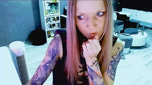 Snapshot of InesGold chatting on 09-11-25, 08:20 InesGold online show from 09-11-25, 08:20