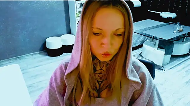 Snapshot of InesGold chatting on 10-17-25, 08:21 InesGold online show from 10-17-25, 08:21