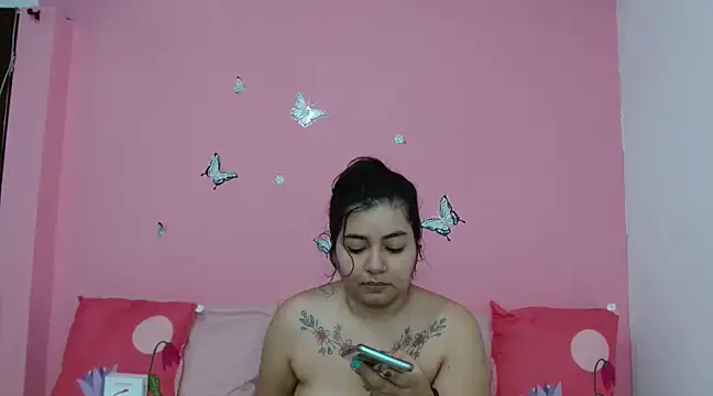 LaylaHolmes online show from 12-19-24, 01:07