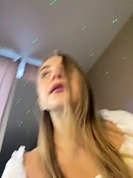 GraceTorrez online show from 10-15-25, 04:44